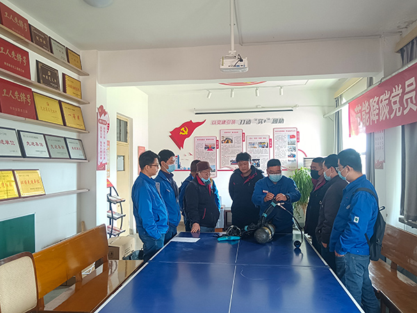 1679386431105097.jpeg 3月20日16:10,在合成車間活動(dòng)室開展空呼演練 (2)(副圖).jpg