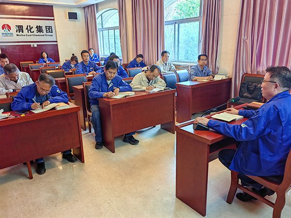 1683284307449911.jpeg 講黨課1:5月5日下午外專樓多媒體會(huì)議室公司領(lǐng)導(dǎo)馮曉宏為第一片區(qū)讀書(shū)學(xué)習(xí)小組講黨課.jpg