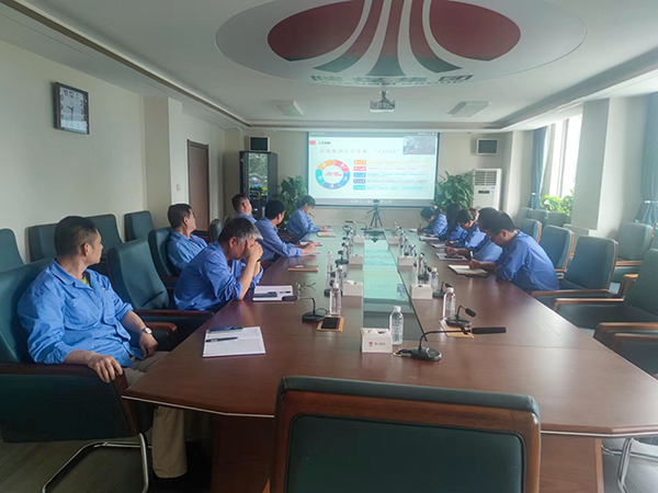 6月28日上午，化工集團(tuán)組織召開(kāi)2023年度第二期對(duì)標(biāo)大講堂活動(dòng)，公司企管部與人力資源部、工會(huì)辦、科技發(fā)展部、生產(chǎn)部等多個(gè)部門參與。.jpg