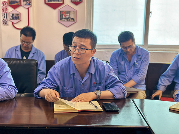 2023年9月4日-物料車間黨支部全體黨員在黨員活動室進行主題教育專題組織生活會會前集中學習-黨員、車間副主任秦昊研討發(fā)言.jpg