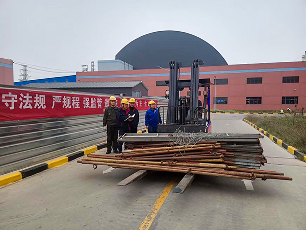 1700095440804944.jpeg 2023年11月14日彬州運(yùn)銷市場分部組織對(duì)廠內(nèi)特種車輛安全進(jìn)行檢查 - 副本.jpg