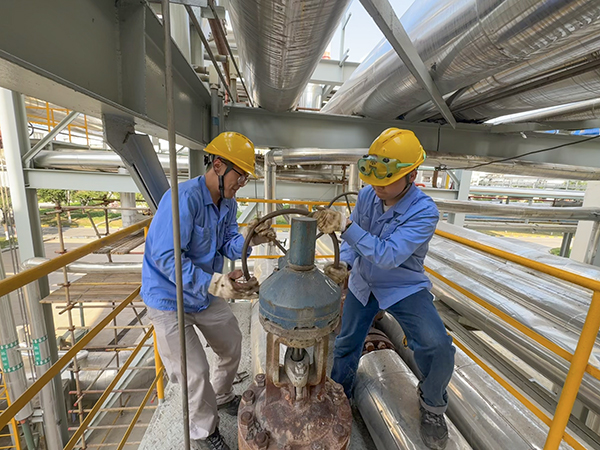 1713085034106077.jpeg 王宇王聰齊心協(xié)力共擰大閥門.jpg