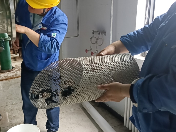 2024年5月2日，崗位人員自行拆除過濾器清理濾網，除污去垢凈裝置。.jpg