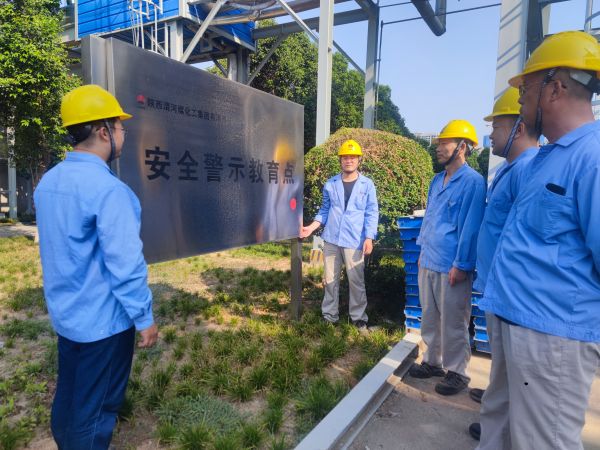 近日，計(jì)控電儀部部門領(lǐng)導(dǎo)和安全員組成專項(xiàng)督查小組對部門人員進(jìn)行現(xiàn)場安全警示教育.jpg