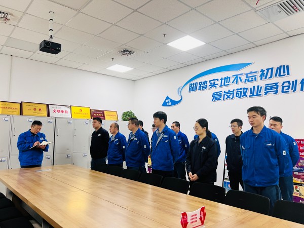 1731976039538072.jpeg 2024年11月15日,制氣車間化工一班早調(diào)會強調(diào)當(dāng)班期間安全風(fēng)險防控措施.jpg