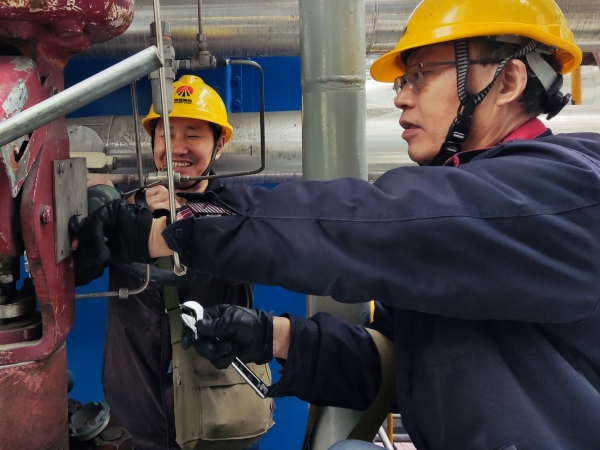 111741650894201218.jpg 安裝閥門(mén)定位器.jpg