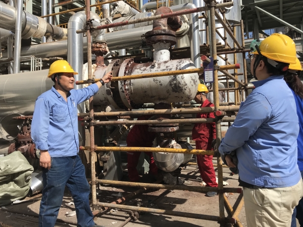 151744682775945185.jpg 唐文斐正在講解換熱器檢修要點(diǎn).jpg